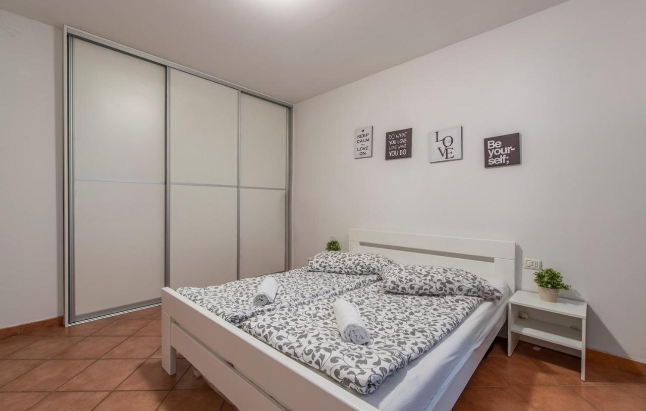 Apartment Narcisa With Terrace Umag Zimmer foto